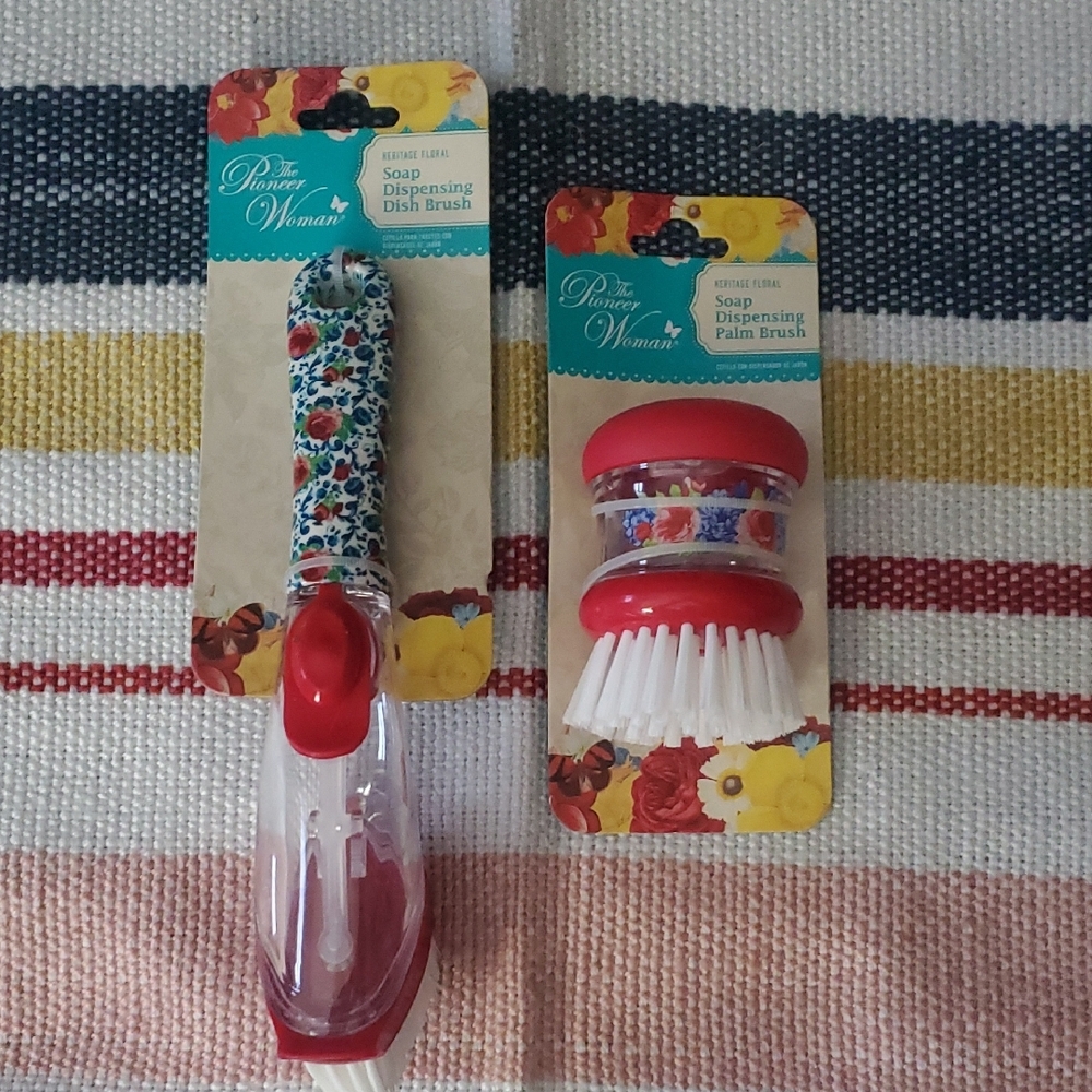 The Pioneer Woman Floral Soap Brush Set with Red Accents